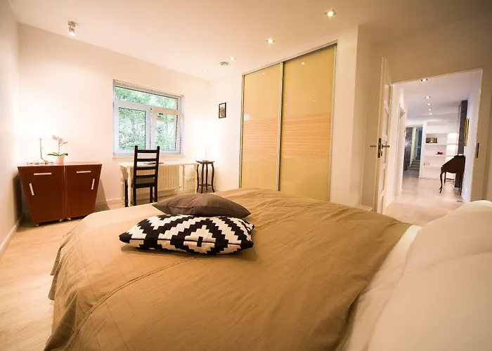 Wawel Cracow Old City s - Friendhouse s
